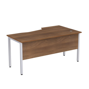 Стол эргономичный Stil на металлических опорах с экраном ЛДСП